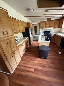 Free kitchen and countertops