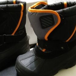 Snow Boots 7c