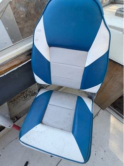 2 boat seats and aluminum seat posts