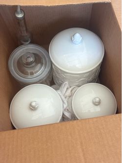 Set of 3 kitchen white  canisters $55 oak print old and in nice state