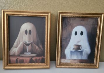 Ghost with Martini blanket and frame
