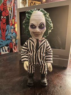 Beetlejuice Mezco Toys Mega Scale w sound Horror