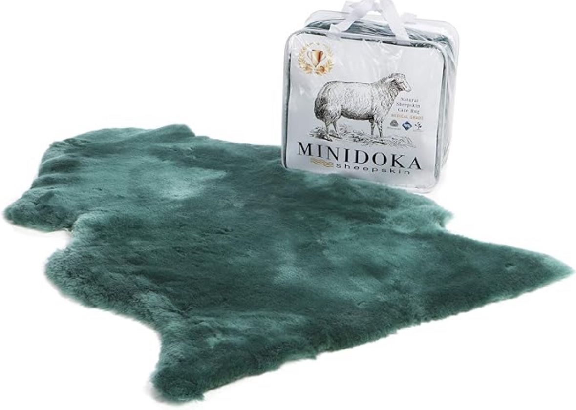 Desert Breeze Distributing Minidoka Sheepskin Medical Underlay, Large Size, Green High Temp, Natural Shape, 41 inches, Super Plush and Silky Soft Meri
