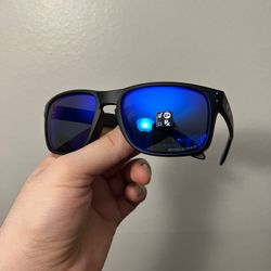 NEW Polarized Oakley Holbrook With Original Packaging