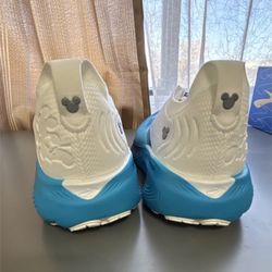 New DISNEY BROOKS Adrenaline GTS 25 runDisney Shoes  Size 11