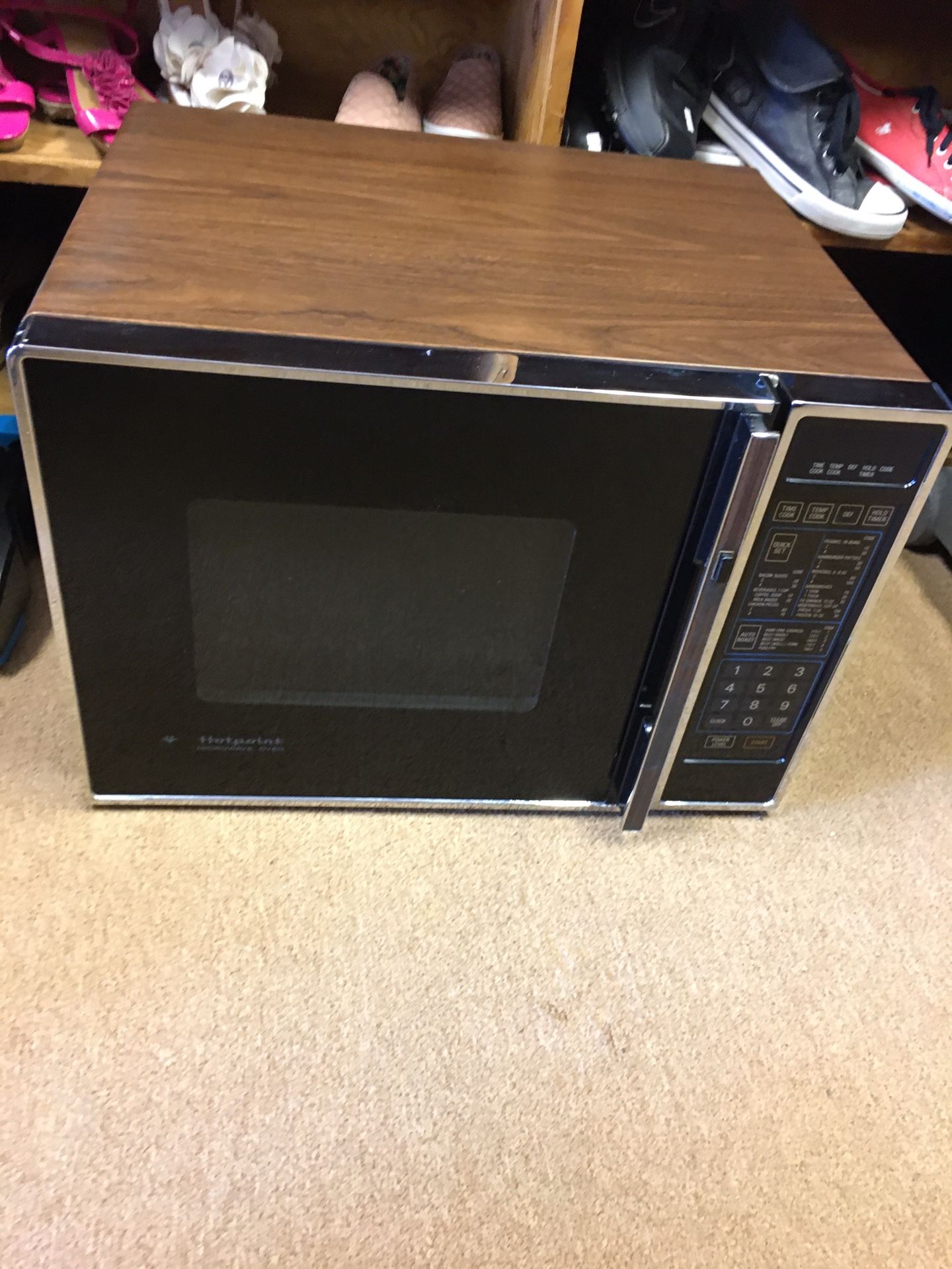 Hotpoint microwave oven vintage good working conditions for Sale in