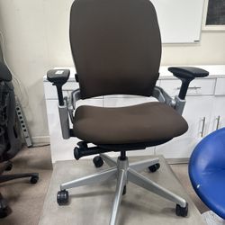 Ergonomic Chairs And Desks 
