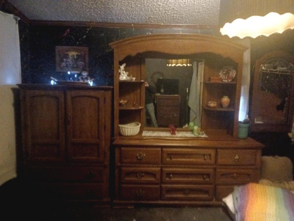 Wooden Queen Size Bedroom Suite