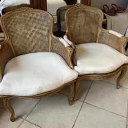 Exquisite Pair Of Canned Details Armchairs With Gold Guilt Antique In Great Conditions