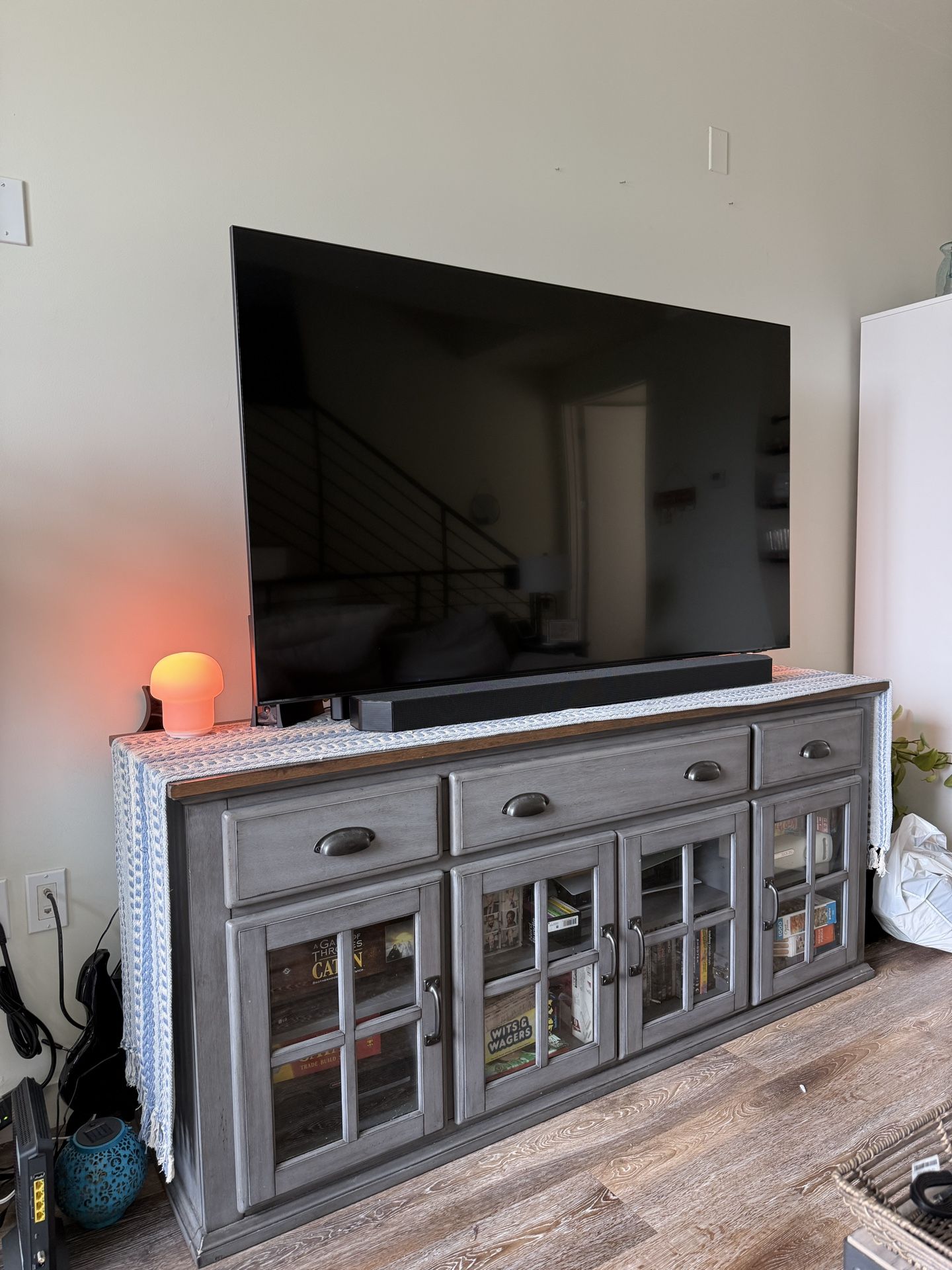 TV Stand/Entertainment center