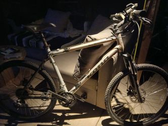 2 26" mountain bikes $125