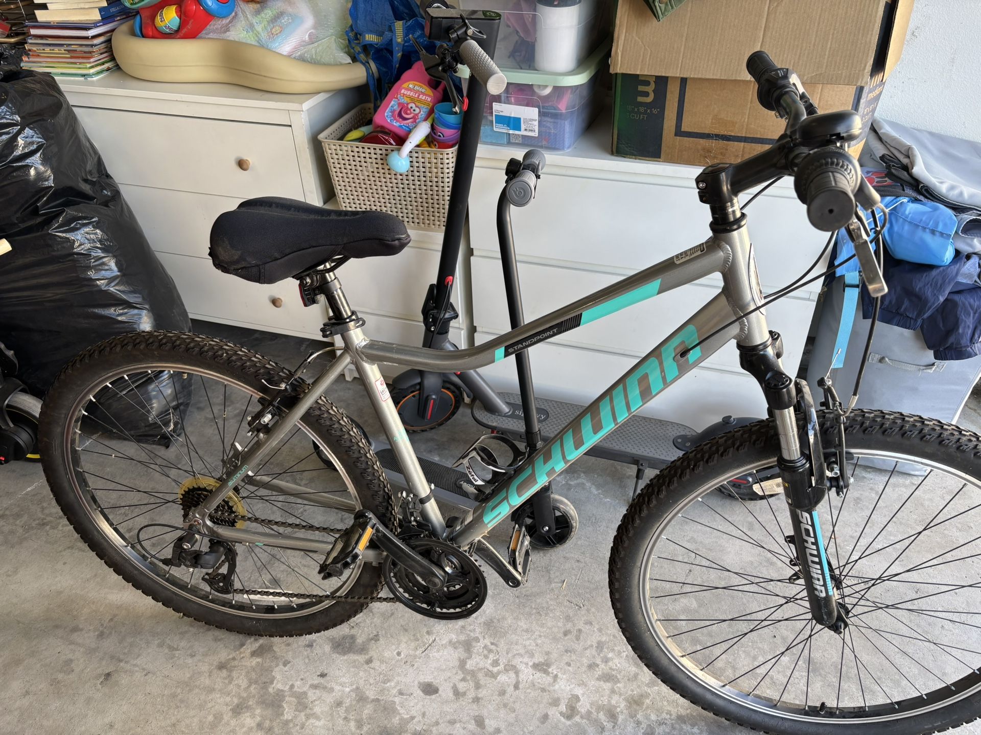 Schwinn Signature Women's Standpoint 27.5" Mountain Bike