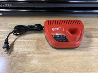 Milwaukee M12 Charger