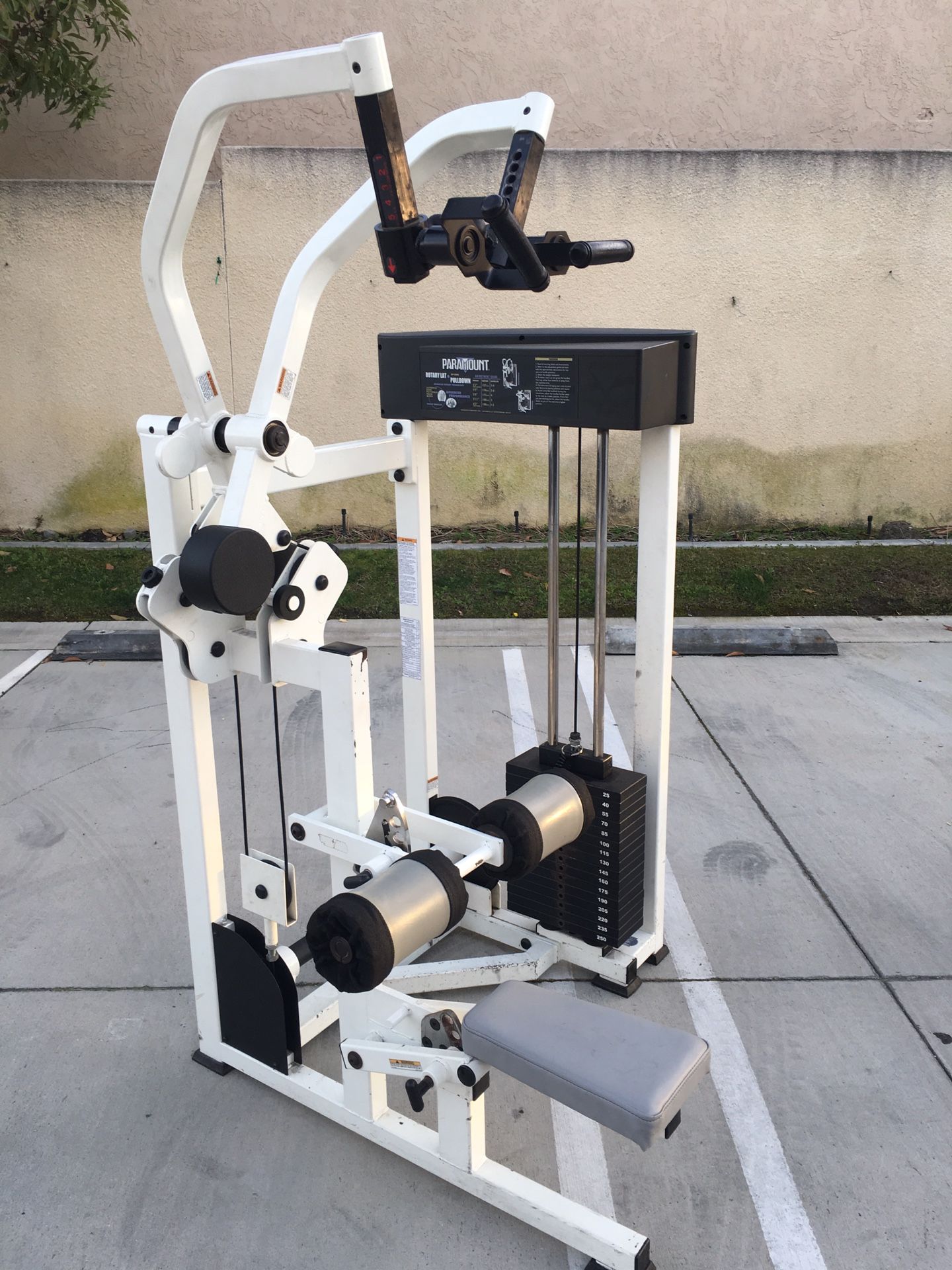 Paramount lat online pulldown