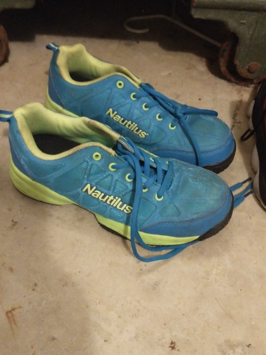 Nautilus Shoes. Size 9 Good Condition