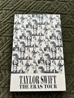 Taylor Swift Chicago VIP Box Set. Complete With All Items