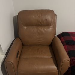 2 Recliners Smoke Free Pet Free Home 