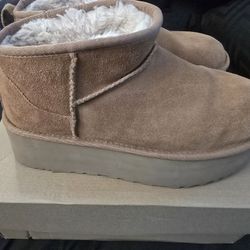 Uggs Color Chestnut Size 9 Women