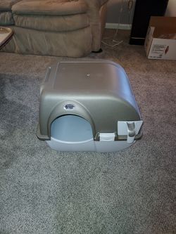 Omega Paw Roll And Clea Cat Box. NEW