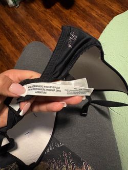 2 push up Victoria secret bras