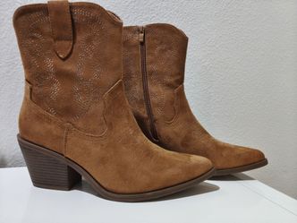 Size 8 women's cowboy boots