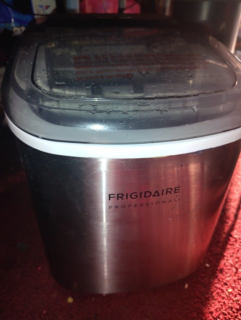 Frigidaire Ice Machine (NWOB)