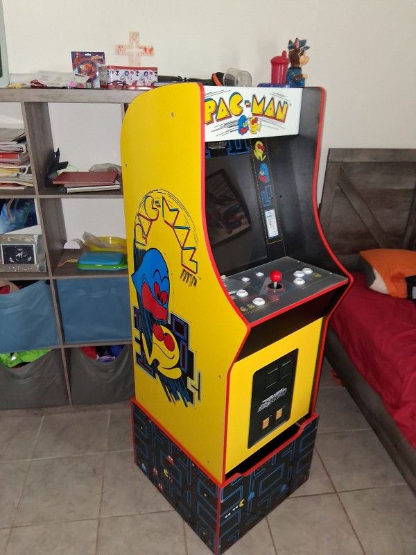 Stand up pacman game with multiple games inside