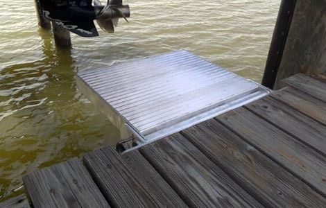 Hinged Aluminum Boat Lift Walkway / Boarding Platform