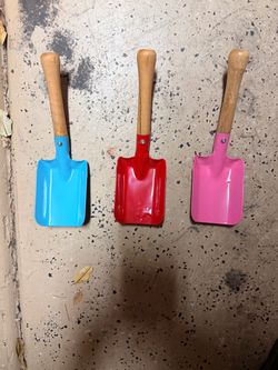 New Set of 3 Mini Metal Shovels with Wooden Handles