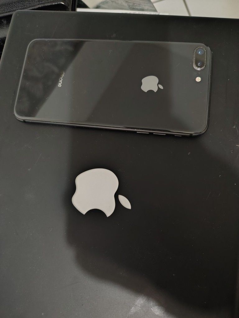 iPhone Bundle Deal MacBook A1181 And iPhone 8 Plus