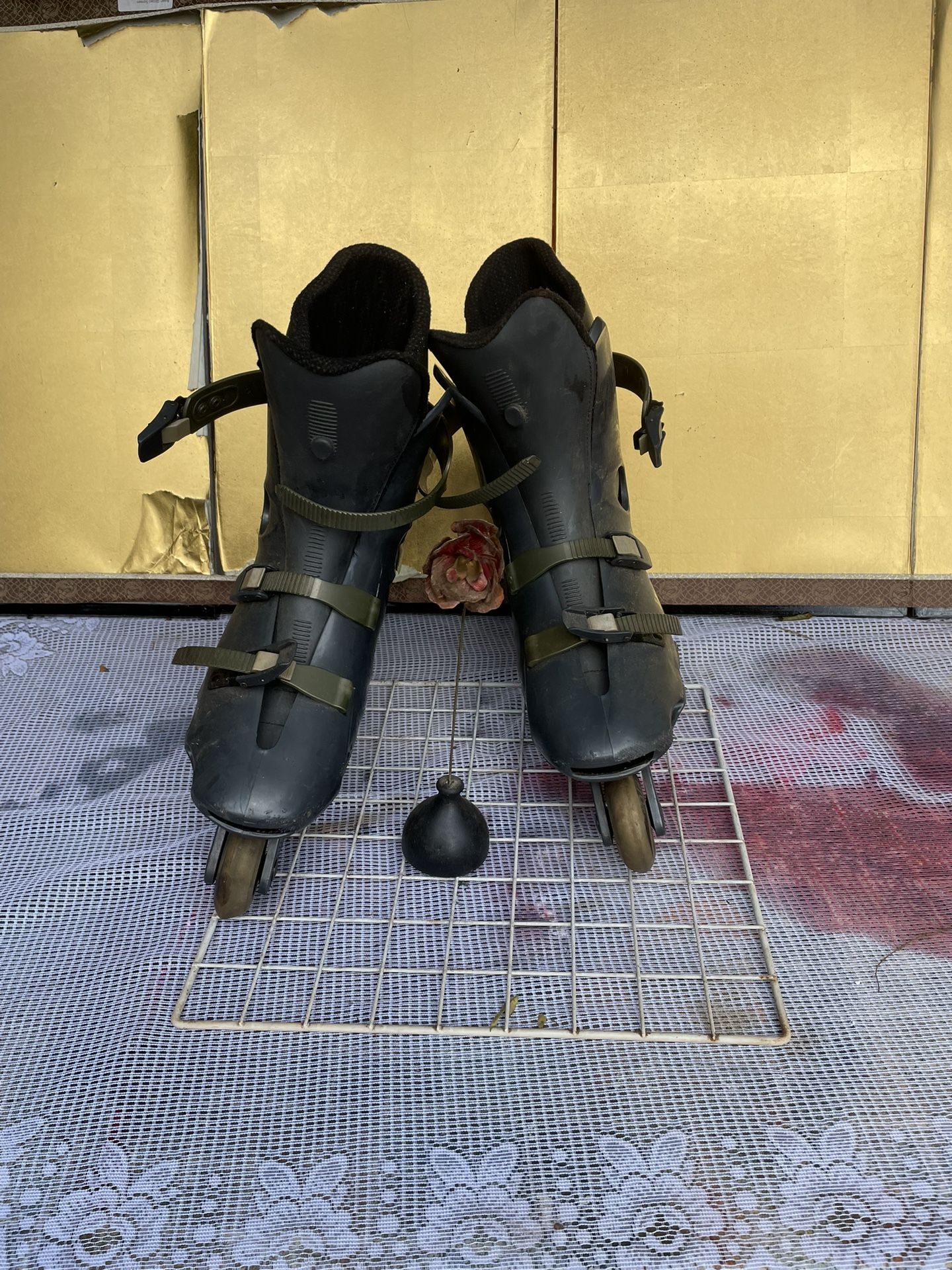 Used-Oxygen Skates. Rollers