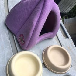 Nice small pet igloo with two bowls only $20