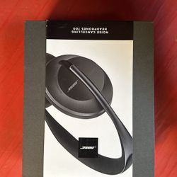 Bose  Headphones Noice Cancelling 700