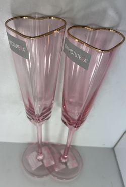 David Tutera Pink Heart Shaped Hold Rim Champagne Glasses for Sale in New  York, NY - OfferUp