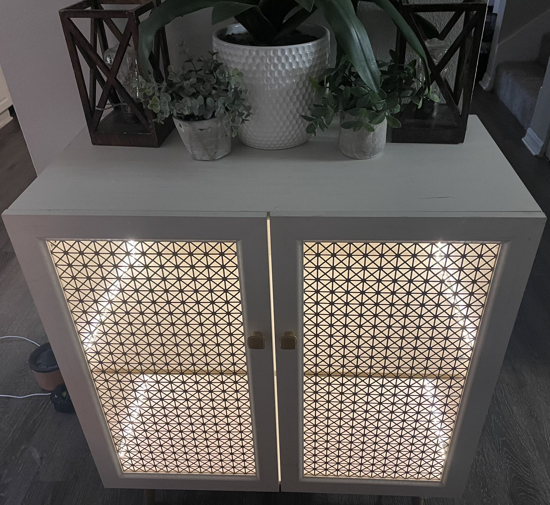 White Accent Office Bar Cabinet With Lights 