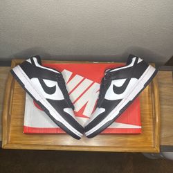 Nike Dunk ~ Panda ~ Black ~ 8w/6.5Y