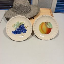 Vantage Two Fruits Design Plates 