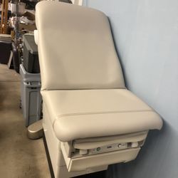 Power Exam Table New Upholstery! Midmark Ritter