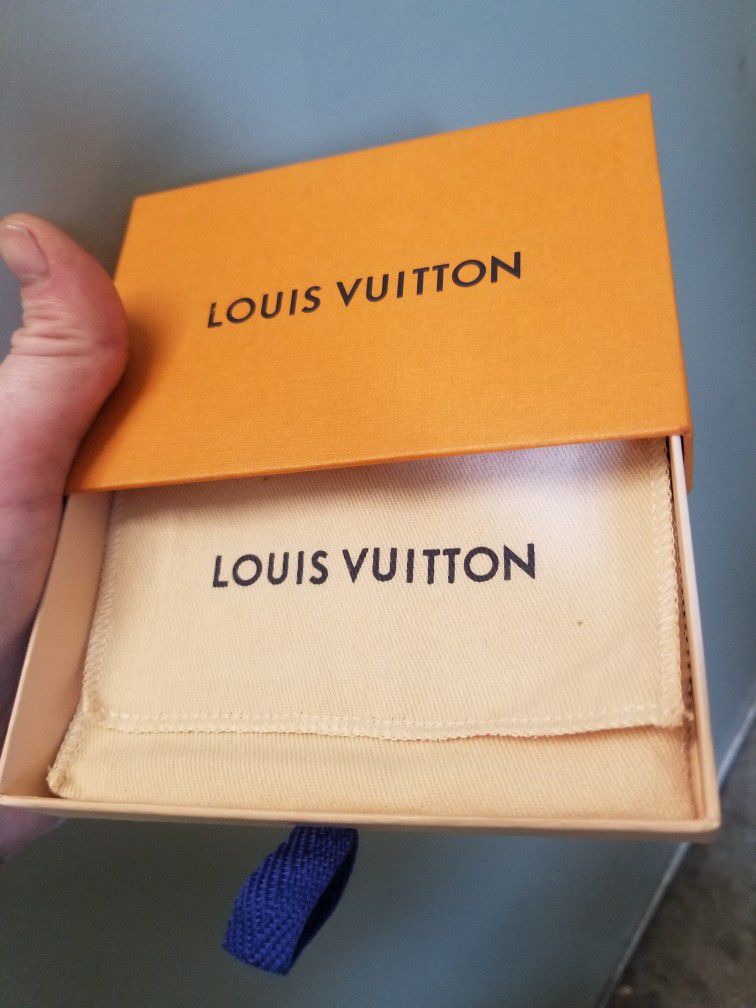 What The Shop - LV Wallet can stamp the name❤️