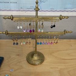 12 Handmade Earrings And Metal Stand