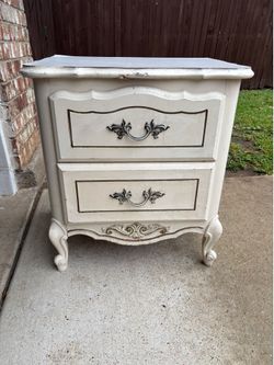 Heirloom White  Nightstand