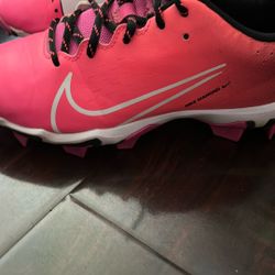 Girl, Softball Cleats, Size 6 youth