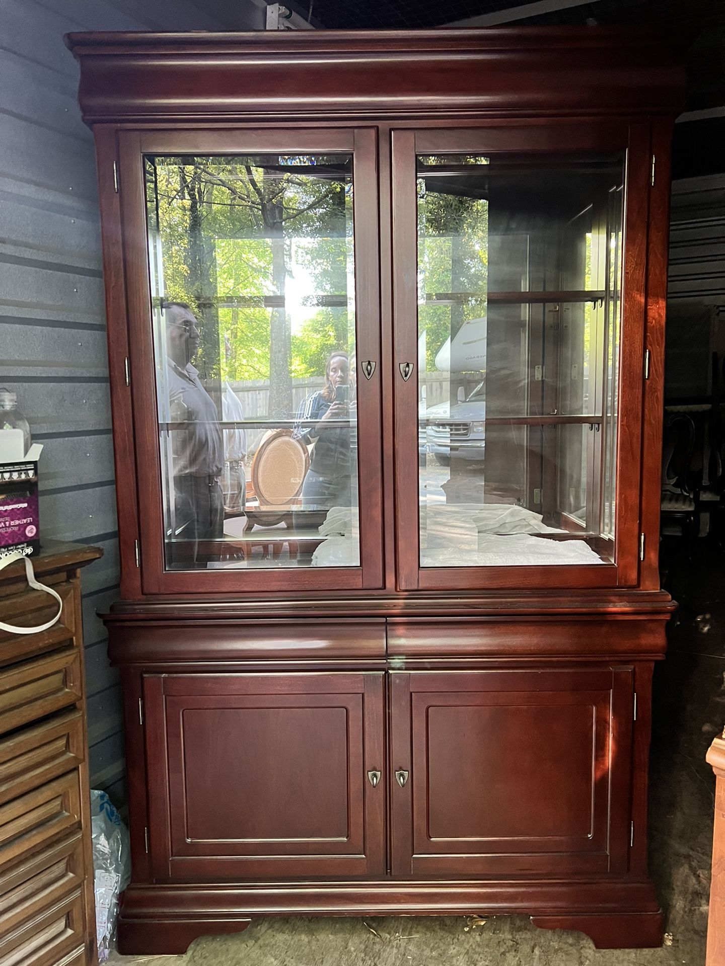 Havertys Complete Dinibg Set And China Cabinet for Sale in