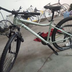 LIV GIANT HARDTAIL BIKE 27.5