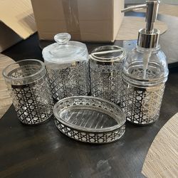 Five Piece Ornamental Bath Set