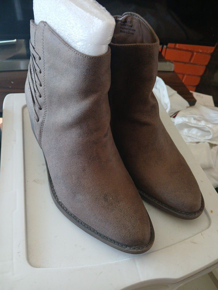 Women Boots 7.5