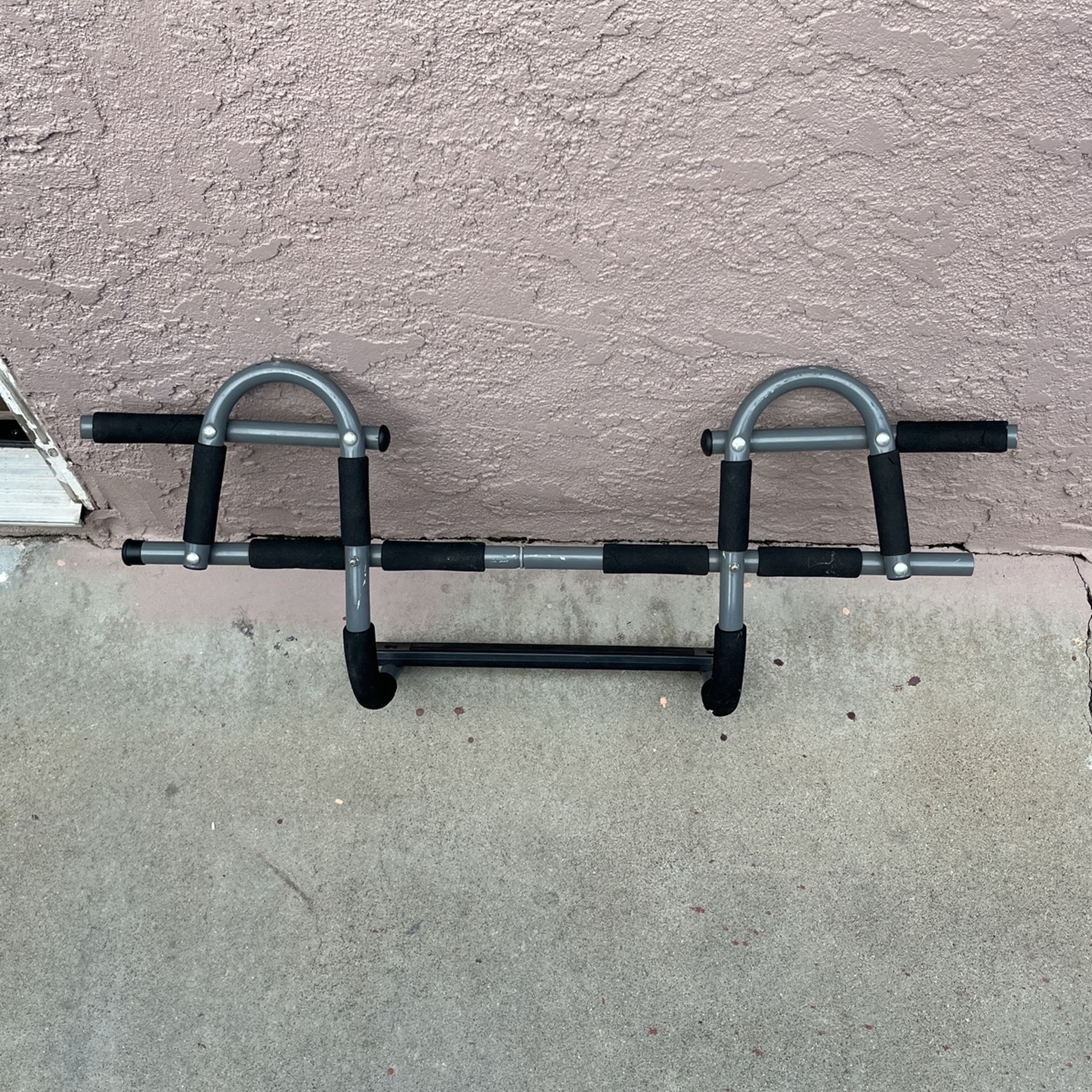 Pull up bar