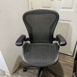 Herman Miller Aeron Office Chair ( SIZE B ) READ DESCRIPTION !!