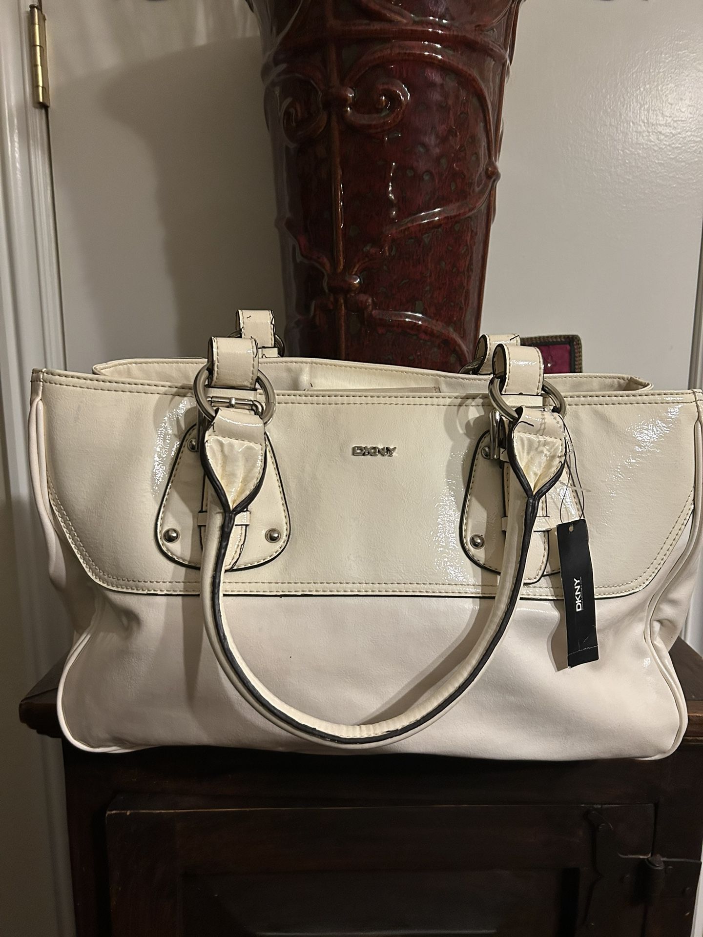 New White DKNY