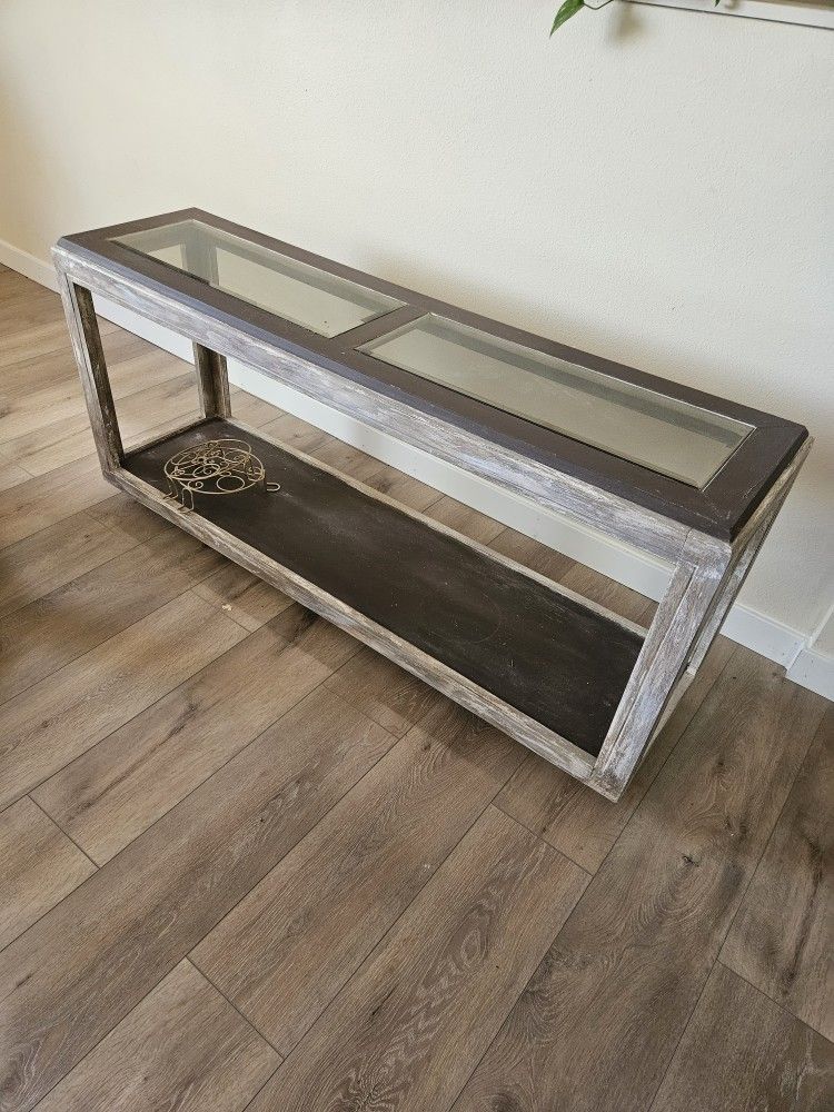 Farmhouse Chic Entryway Table